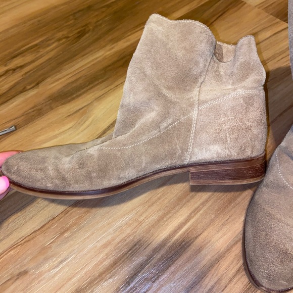 Tan suede booties - Picture 4 of 4